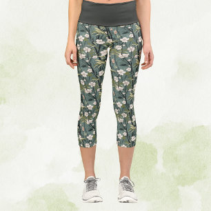 Salbeigrüne Chinoiserie Tropical Weiß Gold Floral Capri Leggings