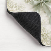 Salbeigrüne Hochzeitsbögen und Hortensienblüten Mousepad (Ecke)