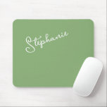 Salbeigrüne Personalisierte Namen Schrift Minimali Mousepad<br><div class="desc">Erstklassige salbeigrüne personalisierte Namen Schrift Minimalistische Mousepad. Einfach anzupassen,  fügen Sie einfach einen Namen oder eigenen Text hinzu. Perfekt für Büro,  Heimarbeitsplatz,  Wohnzimmerdekoration,  Arbeitsplatz,  Kinderzimmer,  Rückkehr zum College oder Schulbeginngeschenk. Bestellen Sie Ihr Exemplar noch heute!</div>