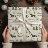 Salbeigrüne Pferde und Kiefern Geschenkpapier