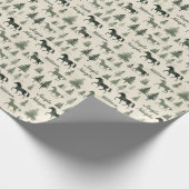 Salbeigrüne Pferde und Kiefern Geschenkpapier (Ecke)