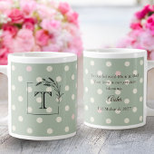 Salbeigrüne Punkte-Monogramm-Geschenk für Eltern Jumbo-Tasse