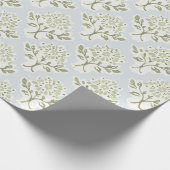 Salbeigrüner Blockdruck-Blumen auf Hellblau Geschenkpapier (Ecke)