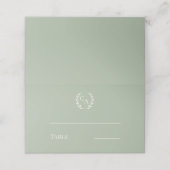 Salbeigrüner cremefarbener monogrammgekrönter Kran Platzkarte (Außenseite Aufgefaltet)
