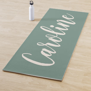 Salbeigrüner minimalistischer Kalligrafie-Personal Yogamatte