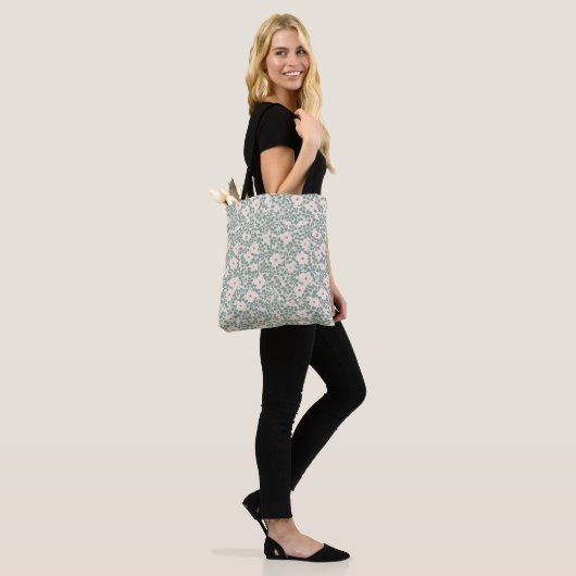 Salbeigrünes Ditsy-Blumenmuster Tasche (Am Model)