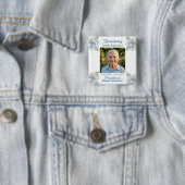 Salbeigrünes Hellblaues Blumenkreuz | Fotodenkmal Button (Beispiel)