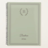 Salbeigrünes Monogramm Personalisierter Stiller Lu Planer (Vorderseite)