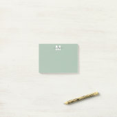 Salbeigrünes Monogramm Post-it Klebezettel (Auf Schreibtisch)