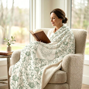 Salbeigrünes Vintage-Blumen-Toile-Monogramm-Wappen Sherpadecke