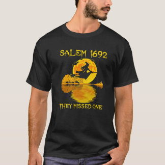 Salem 1692 verpasste eine Hexenmeistersaal T-Shirt