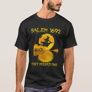 Salem 1692 verpasste eine Hexenmeistersaal T-Shirt