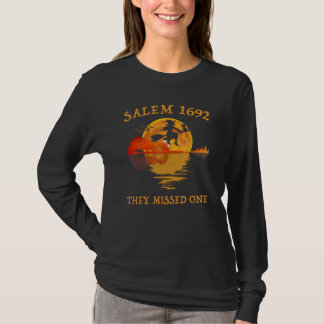Salem 1692 verpasste eine Hexenmeistersaal T-Shirt