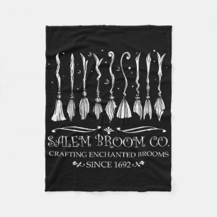 Salem Broom Company für einen Halloween-Fan Fleecedecke
