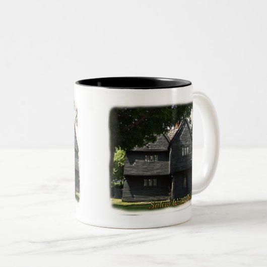 Salem-Hexe-Haus-Tasse Zweifarbige Tasse (VorderseiteRechts)