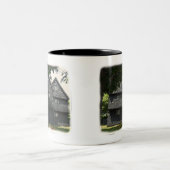 Salem-Hexe-Haus-Tasse Zweifarbige Tasse (Mittel)