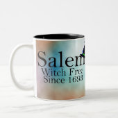 Salem Witch House in Salem Massachusetts Zweifarbige Tasse (Links)