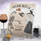 Salem Witch tanzt mit SKeleton Bar Sign Sockelschild