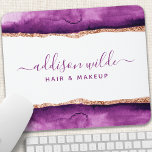 Salon für lila und goldene Wasserfarben Mousepad<br><div class="desc">Lila und goldfarbene Maus-Pad. Elegante Lila und goldene geometrische handgeschriebene Stil Kalligraphie Drehbuch beruflich Business Design. Perfekt für Make-ups,  Haarstylisten,  Kosmetologen und mehr!</div>