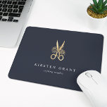 Salon für Navy & Gold Floral Scissons Mousepad<br><div class="desc">Das elegante personalisierte Mousepad für Ihr Salon- oder Friseurgeschäft verfügt über zwei eigene Textzeilen in klassisch weißer Schrift,  auf einem marineblau-Hintergrund mit einer Blume-geschmückten Schere in Imitaten mit Goldfolie.</div>