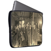 Saloon Bar Interior Men Man Cave 1890er Foto Pub Laptopschutzhülle (Vorne Rechts)