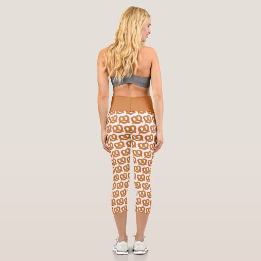 Salty Soft Pretzel Niedliches Muster Capri Leggings (Rückseite)