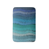 Salty Waves an der Küste auf schwarz Badematte (Vorderseite Vertikal)