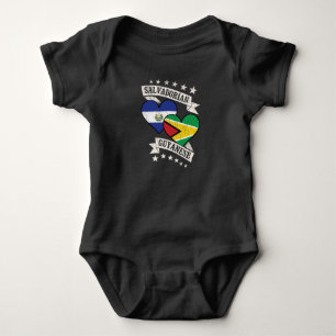 Salvadorian Guyanese Herzfahnen El Salvador Guyan Baby Strampler