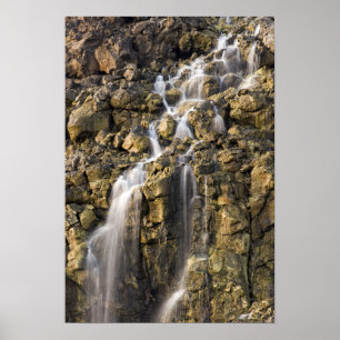 Salzlösungsfälle vom vulkanischen Felsen fallen Poster