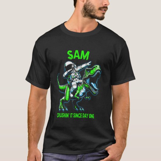 Sam Crushin' It Since Day One Astronaut Dinosaur C T-Shirt (Vorderseite)