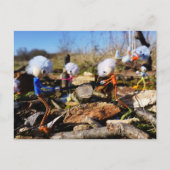 Samenwerking van Fubby poppetjes op een houtwerkpl Postkarte (Vorderseite)