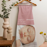 Sammlung von fröhlichen Momenten: Pink Baby Fotos Schürze<br><div class="desc">Die "Joyful Moments Collection", bei der Glück und Kreativität aufeinander treffen! Feiern Sie mit unseren atemberaubenden Pink Background Baby Foto Quote Produkten die pure Lebensfreude und das Wunder des Lebens. Ob Sie selbst einkaufen oder nach dem perfekten Geschenk suchen, unsere Kollektion verspricht Ihnen, Ihren Tag zu heizen und Ihr Herz...</div>