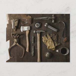Sammlung von Handwerkzeugen aus Holz Postkarte