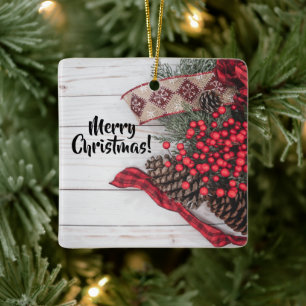 Sammlung von Kiefern und Holly Keramikornament