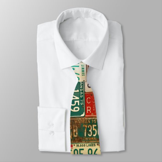 Sammlung von Rusty-Lizenzplaten Krawatte (Gebunden)