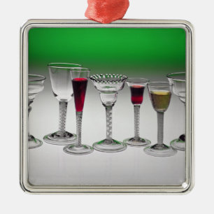 Sammlung Weingläser mit Drehungsstämmen Silbernes Ornament