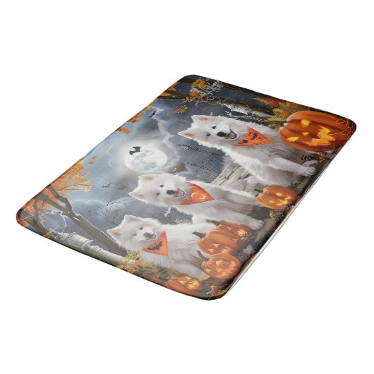 Samoyed Halloween Spooky Badematte (Schrägansicht)