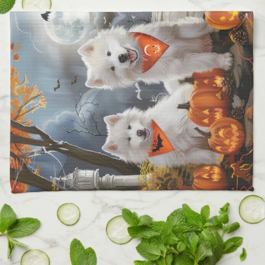 Samoyed Halloween Spooky Geschirrtuch (Gefaltet)