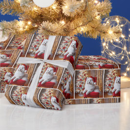 Samoyed Hund trägt einen Weihnachtshut Geschenkpapier