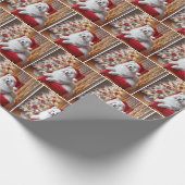 Samoyed Hund trägt einen Weihnachtshut Geschenkpapier (Ecke)