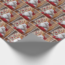 Samoyed Hund trägt einen Weihnachtshut