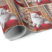 Samoyed Hund trägt einen Weihnachtshut Geschenkpapier (Rolleneckpunkt)