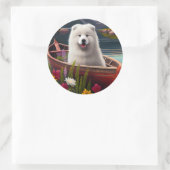 Samoyed on a Paddle: Ein Landschaftliches Abenteue Runder Aufkleber (Tasche)