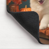 Samoyed Puppy Autumn Delight Pumpen Mousepad (Ecke)