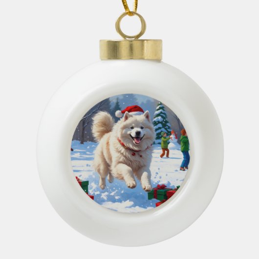 Samoyed Running in Snow mit Weihnachtshut Keramik Kugel-Ornament (Vorderseite)