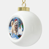 Samoyed Running in Snow mit Weihnachtshut Keramik Kugel-Ornament (Rechts)