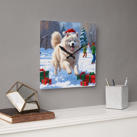 Samoyed Running in Snow mit Weihnachtshut Quadratische Wanduhr (Büro)
