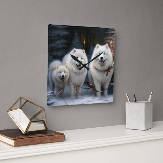 Samoyed Snowy Sleigh Weihnachtsdekor Quadratische Wanduhr (Büro)