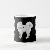 Samoyed verfolgt Tasse (Mittel)