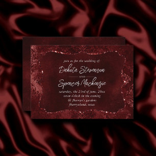 Samtiges Henna-Damaskus Roter abgenutzter Grunge Einladung